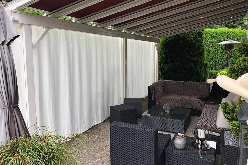 rideau vertical renforcé : pour une terrasse design et commode à